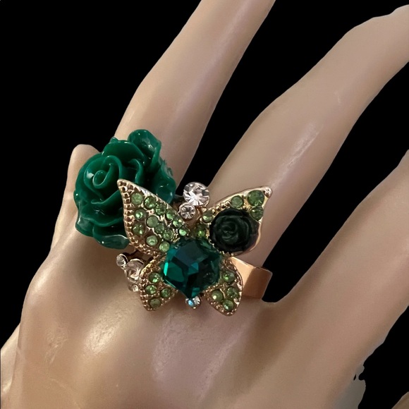 GREEN RESIN ROSE WITH CRYSTAL EMBELLISHED BUTTERFLY RING- - Picture 6 of 14